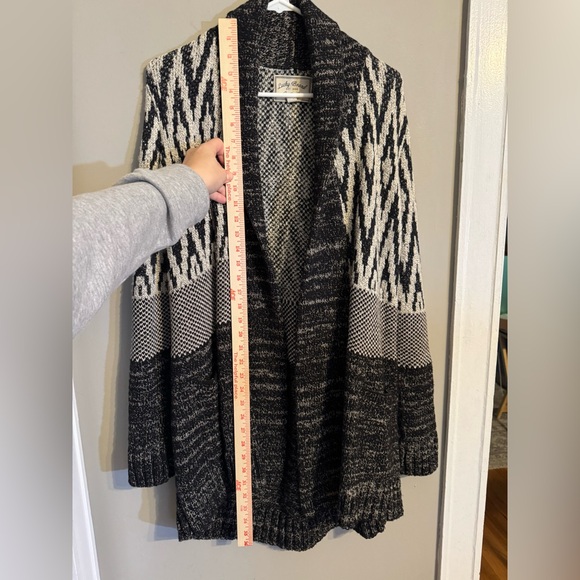 Lucky Brand Like-New Open Front Long Black and Cream Patterned Cardigan - Picture 4 of 7